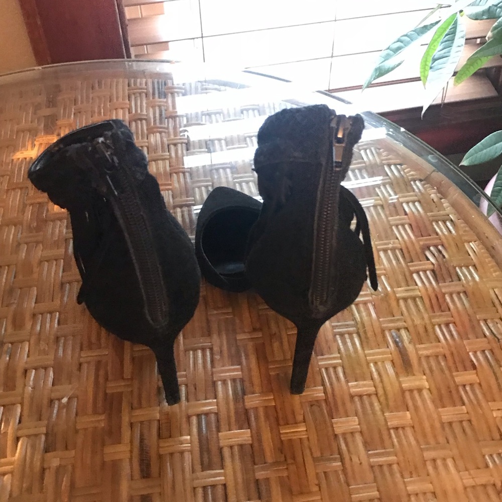 Black Fringe Pump - Picture 5 of 5
